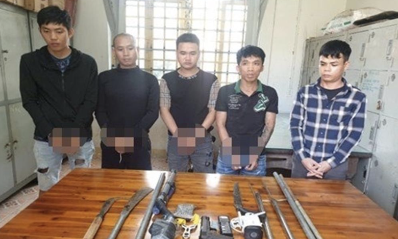 Bắt giữ 5 đối tượng cưỡng đoạt t&agrave;i sản của t&agrave;i xế, chủ vườn ươm- Ảnh 1.