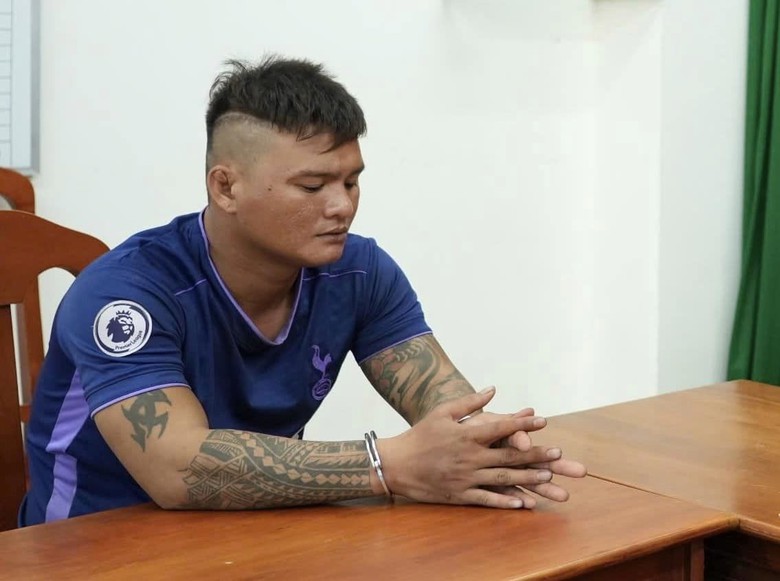 Bắt giữ thanh ni&ecirc;n giật t&uacute;i x&aacute;ch kh&aacute;ch nước ngo&agrave;i ở đường ven biển Phan Thiết- Ảnh 1.