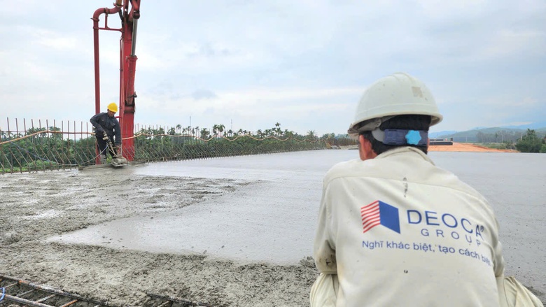 Đổ mẻ bê tông cuối cùng trên cầu sông Vệ, cao tốc Quảng Ngãi - Hoài Nhơn- Ảnh 9. Đổ mẻ bê tông cuối cùng trên cầu sông Vệ, cao tốc Quảng Ngãi - Hoài Nhơn- Ảnh 9.