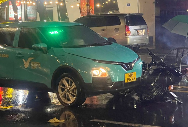 Hiện trường vụ tai nạn khiến người đàn ông tử vong tại chỗ. Hiện trường vụ tai nạn khiến người đàn ông tử vong tại chỗ.