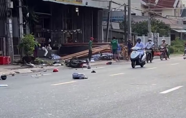 Ô tô tông 2 xe máy, bé gái tử vong: Tài xế có nồng độ cồn, là cán bộ ngân hàng- Ảnh 1. Ô tô tông 2 xe máy, bé gái tử vong: Tài xế có nồng độ cồn, là cán bộ ngân hàng- Ảnh 1.