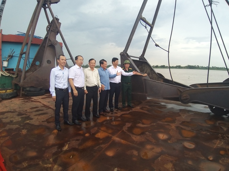 Mỏ cát đầu tiên ở Tiền Giang được khai thác phục vụ dự án vành đai 3 TP.HCM- Ảnh 1. Mỏ cát đầu tiên ở Tiền Giang được khai thác phục vụ dự án vành đai 3 TP.HCM- Ảnh 1.