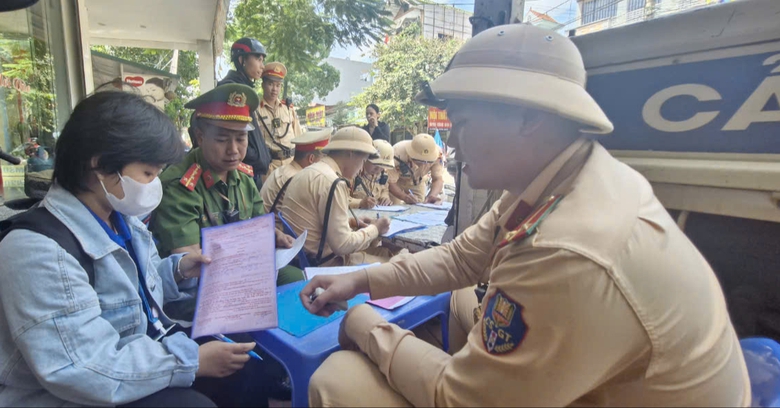 Phụ huynh biết sai nhưng vẫn giao xe máy, xe máy điện cho con sử dụng- Ảnh 2. Phụ huynh biết sai nhưng vẫn giao xe máy, xe máy điện cho con sử dụng- Ảnh 2.