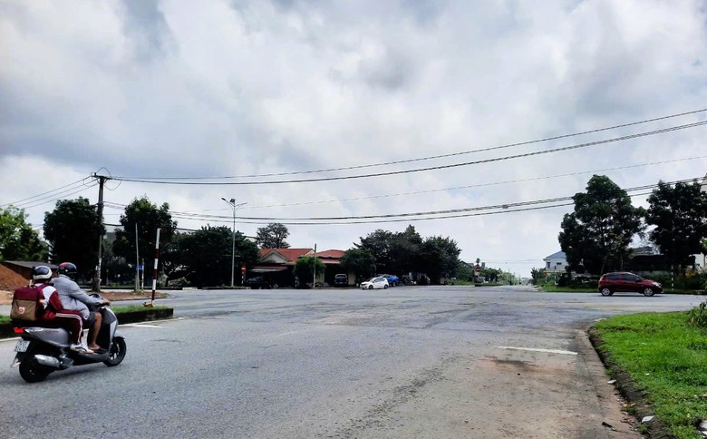 Quảng Trị: Lắp đặt đ&egrave;n t&iacute;n hiệu, x&oacute;a 7 điểm đen tai nạn giao th&ocirc;ng- Ảnh 2.