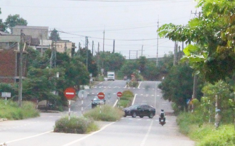 Quảng Trị: Lắp đặt đ&egrave;n t&iacute;n hiệu, x&oacute;a 7 điểm đen tai nạn giao th&ocirc;ng