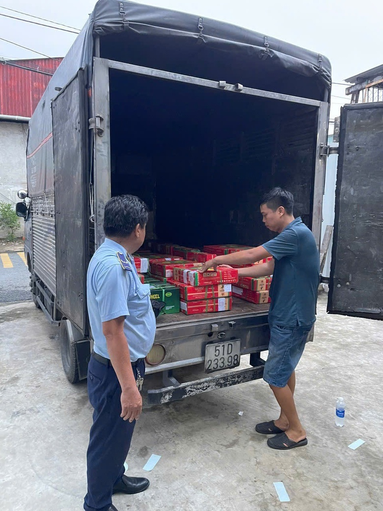 B&aacute;n v&agrave;ng kh&ocirc;ng nguồn gốc tr&ecirc;n mạng, hai doanh nghiệp bị phạt cả trăm triệu đồng- Ảnh 3.