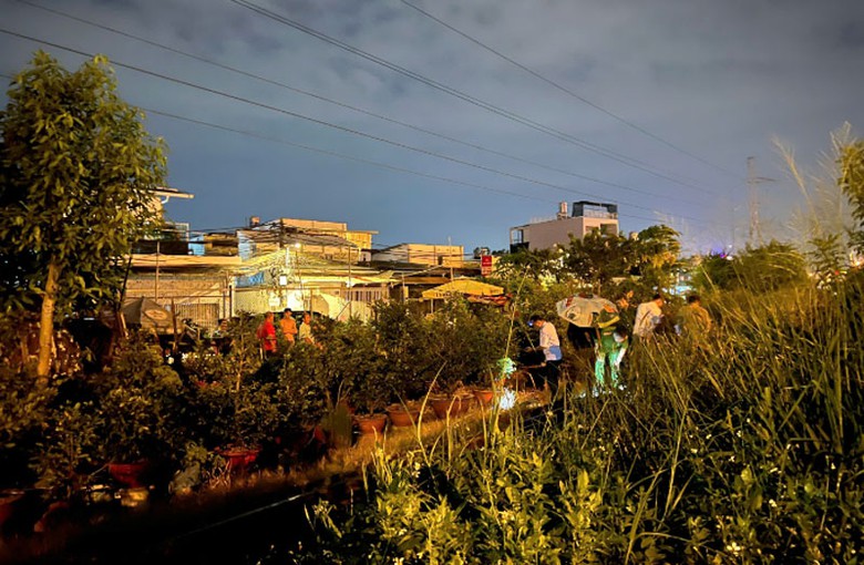 Lực lượng chức năng xử lý hiện trường vụ tai nạn. Lực lượng chức năng xử lý hiện trường vụ tai nạn.