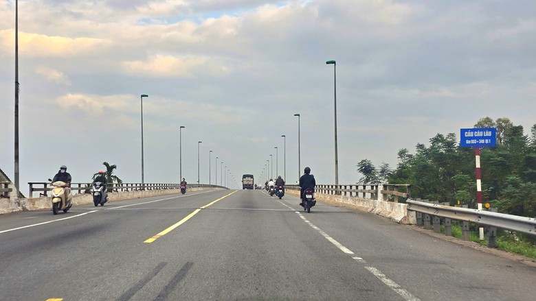 Sửa chữa c&ugrave;ng l&uacute;c 2 cầu tr&ecirc;n QL1A qua Quảng Nam, &ocirc; t&ocirc; loại n&agrave;o được đi qua?- Ảnh 1.