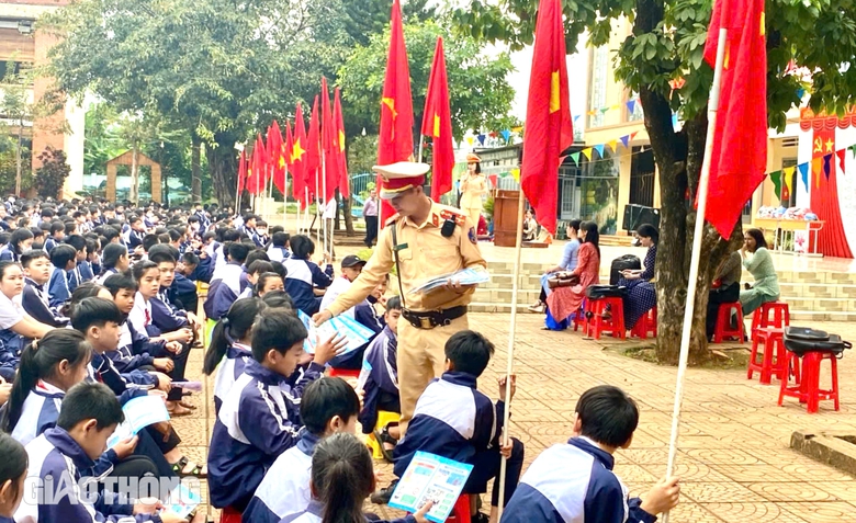 CSGT Đắk Lắk xử l&yacute; hơn 2.000 học sinh vi phạm trong cao điểm bảo đảm ATGT- Ảnh 2.