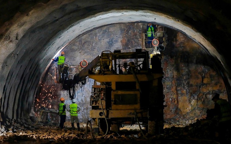 Xuy&ecirc;n đ&ecirc;m th&ocirc;ng hầm tr&ecirc;n cao tốc Đồng Đăng - Tr&agrave; Lĩnh