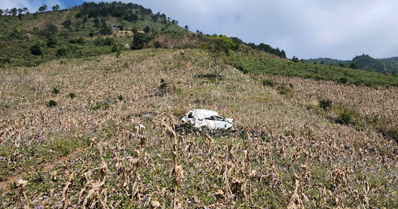 Ô tô con tại hiện trường vụ tai nạn. Ô tô con tại hiện trường vụ tai nạn.