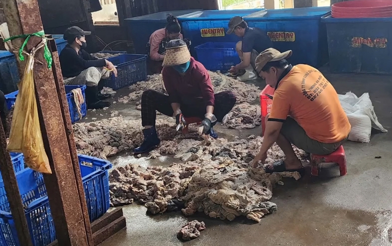 Đồng Nai: Phát hiện 4 tấn lòng heo hôi thối và 800kg mỡ thành phẩm- Ảnh 1. Đồng Nai: Phát hiện 4 tấn lòng heo hôi thối và 800kg mỡ thành phẩm- Ảnh 1.