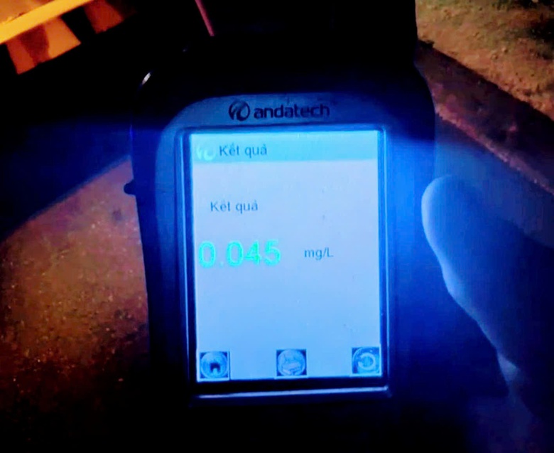 CSGT ph&aacute;t hiện t&agrave;i xế xe đầu k&eacute;o vi phạm nồng độ cồn tr&ecirc;n cao tốc Cam L&acirc;m - Vĩnh Hảo- Ảnh 1.