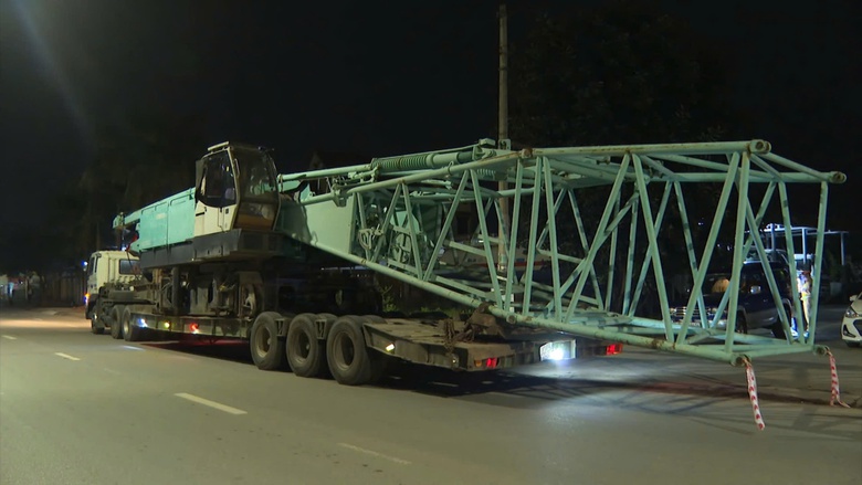 Xử phạt t&agrave;i xế chở h&agrave;ng si&ecirc;u trường si&ecirc;u trọng đi ngược chiều quốc lộ 1A- Ảnh 1.