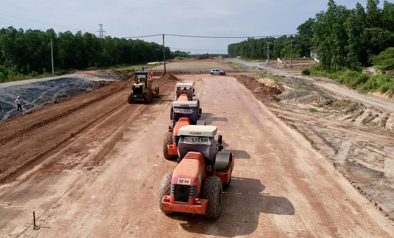 Nỗ lực thông xe cao tốc Biên Hòa - Vũng Tàu đoạn 3 vào 30/4/2025- Ảnh 8. Nỗ lực thông xe cao tốc Biên Hòa - Vũng Tàu đoạn 3 vào 30/4/2025- Ảnh 8.