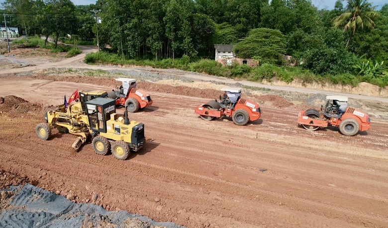 Nỗ lực thông xe cao tốc Biên Hòa - Vũng Tàu đoạn 3 vào 30/4/2025- Ảnh 6. Nỗ lực thông xe cao tốc Biên Hòa - Vũng Tàu đoạn 3 vào 30/4/2025- Ảnh 6.