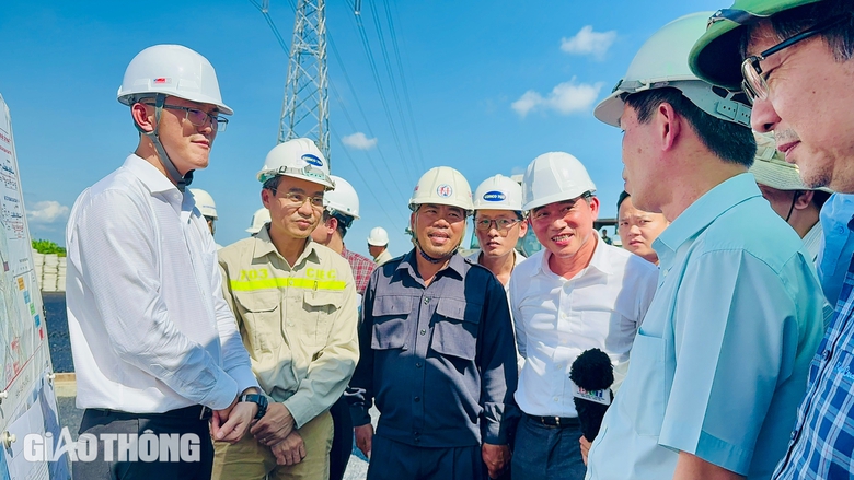 Nỗ lực thông xe cao tốc Biên Hòa - Vũng Tàu đoạn 3 vào 30/4/2025- Ảnh 4. Nỗ lực thông xe cao tốc Biên Hòa - Vũng Tàu đoạn 3 vào 30/4/2025- Ảnh 4.