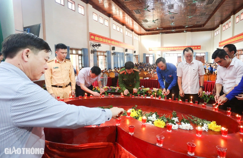 X&uacute;c động lễ tưởng niệm c&aacute;c nạn nh&acirc;n tử vong v&igrave; TNGT ở H&agrave; Tĩnh- Ảnh 2.