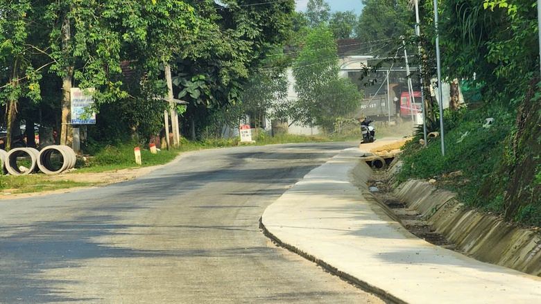 Đẩy nhanh tiến độ, quyết ho&agrave;n th&agrave;nh duy tu QL24 qua Quảng Ng&atilde;i trước tết Nguy&ecirc;n đ&aacute;n- Ảnh 4.