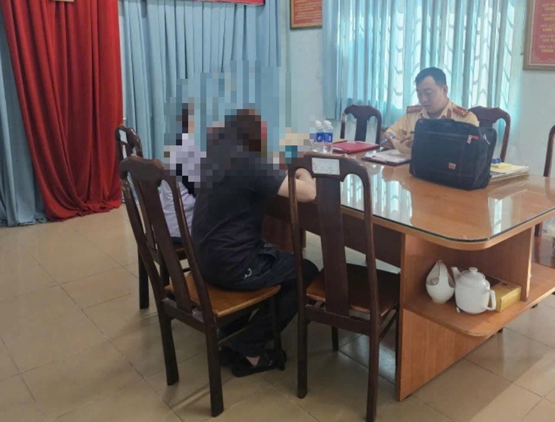 Xử l&yacute; t&agrave;i xế l&aacute;i xe kh&aacute;ch đi ngược chiều tr&ecirc;n đường 30/4 Đồng Nai- Ảnh 1.