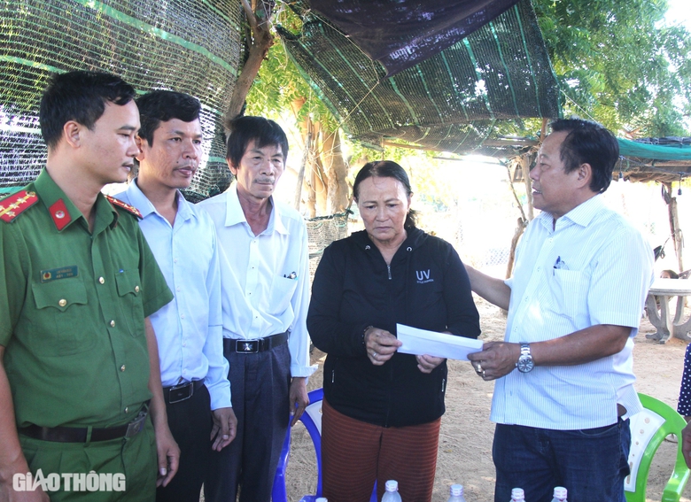 Thăm hỏi, chia sẻ nỗi đau với c&aacute;c gia đ&igrave;nh c&oacute; nạn nh&acirc;n tử vong v&igrave; TNGT ở Ninh Thuận- Ảnh 1.