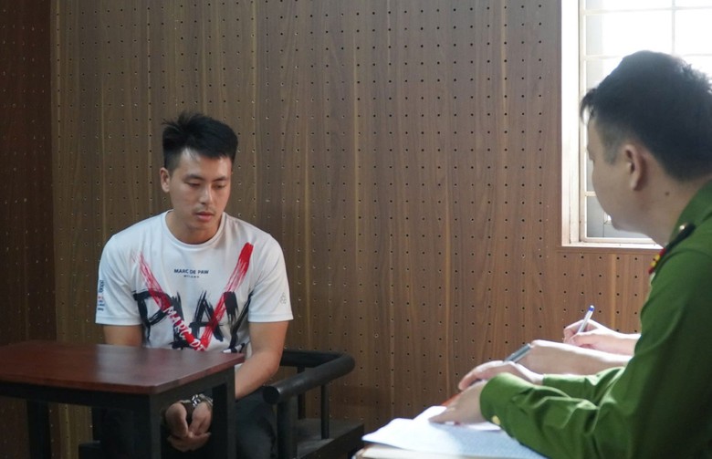 Điều tra tài xế say rượu tông hàng loạt xe trên phố- Ảnh 1. Điều tra tài xế say rượu tông hàng loạt xe trên phố- Ảnh 1.