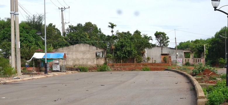 Dự &aacute;n đường 400 tỷ l&agrave;m 10 năm chưa xong: Gỡ điểm nghẽn mặt bằng cuối c&ugrave;ng- Ảnh 2.