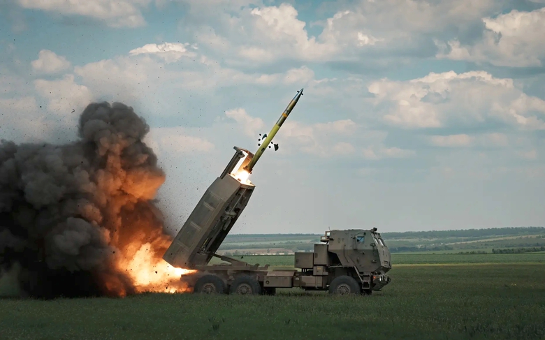 Reuters: &Ocirc;ng Joe Biden cho ph&eacute;p Ukraine sử dụng vũ kh&iacute; Mỹ tấn c&ocirc;ng s&acirc;u v&agrave;o l&atilde;nh thổ Nga