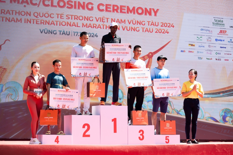 Giải chạy Marathon quốc tế Strong Vietnam tạo cảnh tượng chưa từng có tại TP Vũng Tàu- Ảnh 20. Giải chạy Marathon quốc tế Strong Vietnam tạo cảnh tượng chưa từng có tại TP Vũng Tàu- Ảnh 20.