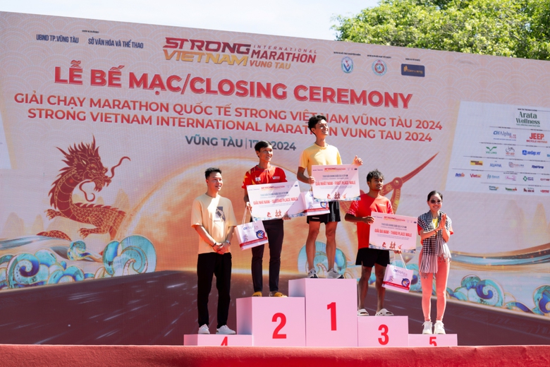 Giải chạy Marathon quốc tế Strong Vietnam tạo cảnh tượng chưa từng có tại TP Vũng Tàu- Ảnh 16. Giải chạy Marathon quốc tế Strong Vietnam tạo cảnh tượng chưa từng có tại TP Vũng Tàu- Ảnh 16.