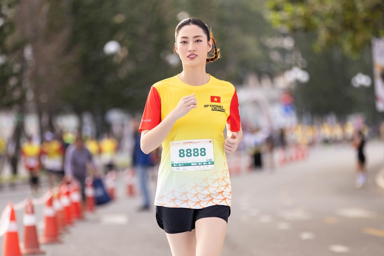 Giải chạy Marathon quốc tế Strong Vietnam tạo cảnh tượng chưa từng có tại TP Vũng Tàu- Ảnh 5. Giải chạy Marathon quốc tế Strong Vietnam tạo cảnh tượng chưa từng có tại TP Vũng Tàu- Ảnh 5.