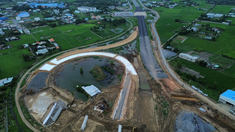 Kiến nghị đầu tư trạm dừng nghỉ ở n&uacute;t giao đường V&agrave;nh đai 3 với cao tốc Bến Lức-Long Th&agrave;nh- Ảnh 1.