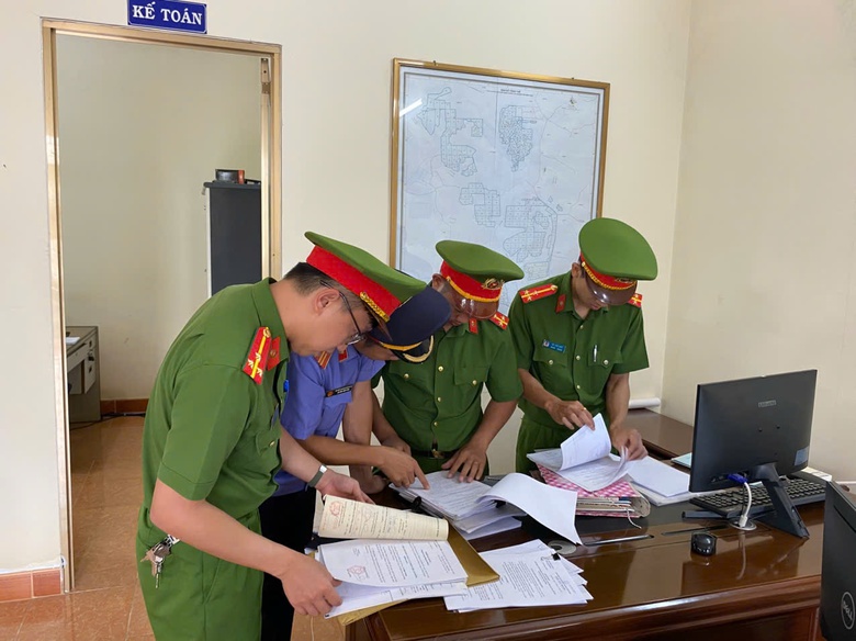 Bắt giam giám đốc và phó giám đốc Công ty CP Chè Minh Rồng- Ảnh 2. Bắt giam giám đốc và phó giám đốc Công ty CP Chè Minh Rồng- Ảnh 2.