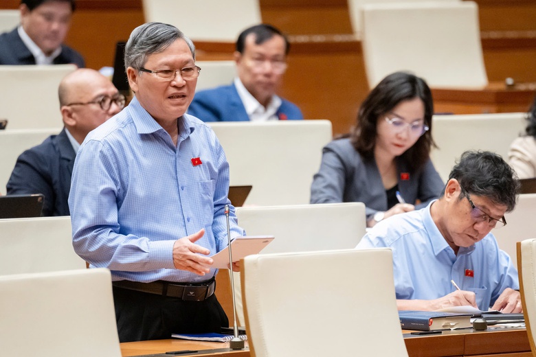 Đại biểu Quốc hội hiến kế ngăn t&igrave;nh trạng phụ huynh h&agrave;nh hung gi&aacute;o vi&ecirc;n- Ảnh 2.