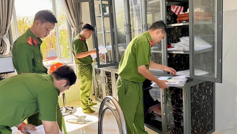 Vi phạm đầu tư công trình xây dựng, lãnh đạo doanh nghiệp ở An Giang bị bắt- Ảnh 2. Vi phạm đầu tư công trình xây dựng, lãnh đạo doanh nghiệp ở An Giang bị bắt- Ảnh 2.