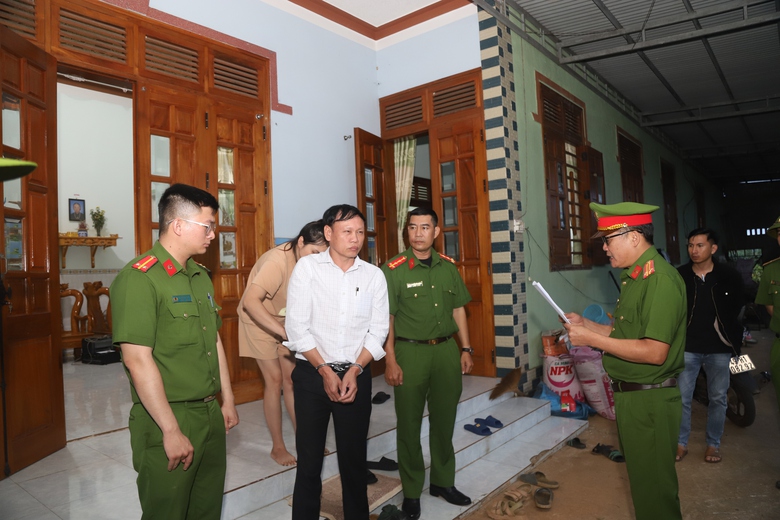 Bắt nguyên cán bộ địa chính xã lừa cho thuê đất rừng chiếm đoạt nhiều tỷ đồng- Ảnh 2. Bắt nguyên cán bộ địa chính xã lừa cho thuê đất rừng chiếm đoạt nhiều tỷ đồng- Ảnh 2.