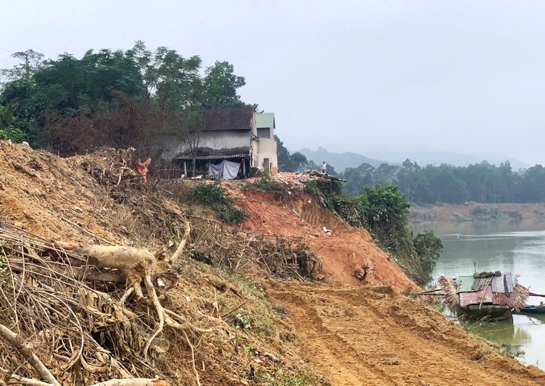 H&agrave;ng chục hộ d&acirc;n miền n&uacute;i H&agrave; Tĩnh tự nguyện hiến đất x&acirc;y k&egrave; chống sạt lở- Ảnh 1.