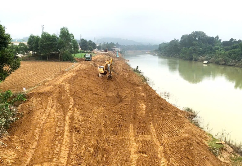H&agrave;ng chục hộ d&acirc;n miền n&uacute;i H&agrave; Tĩnh tự nguyện hiến đất x&acirc;y k&egrave; chống sạt lở- Ảnh 2.