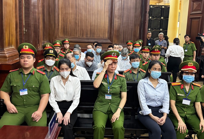 Cựu Bí thư Bến Tre Lê Đức Thọ hầu tòa vì sai phạm tại Xuyên Việt Oil- Ảnh 5. Cựu Bí thư Bến Tre Lê Đức Thọ hầu tòa vì sai phạm tại Xuyên Việt Oil- Ảnh 5.