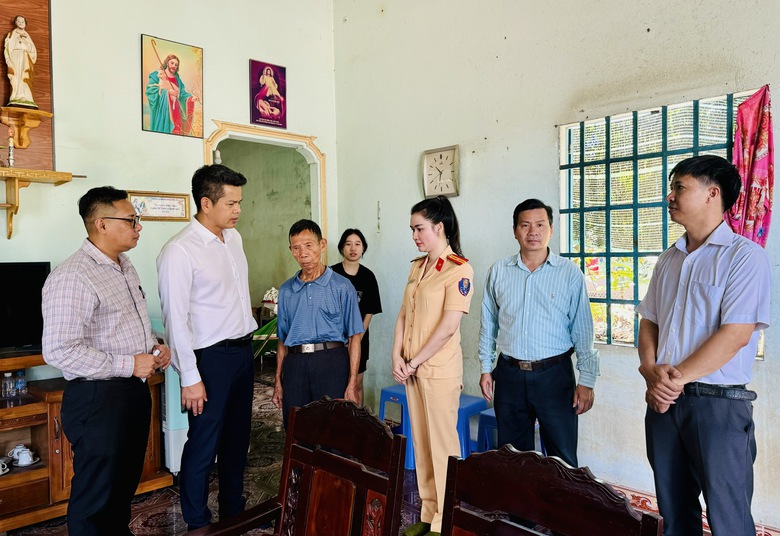 Đồng Nai: Thăm hỏi, chia sẻ kh&oacute; khăn với gia đ&igrave;nh nạn nh&acirc;n tai nạn giao th&ocirc;ng- Ảnh 5.