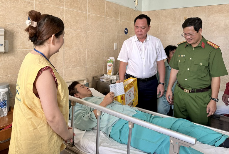 Đồng Nai: Thăm hỏi, chia sẻ kh&oacute; khăn với gia đ&igrave;nh nạn nh&acirc;n tai nạn giao th&ocirc;ng- Ảnh 1.