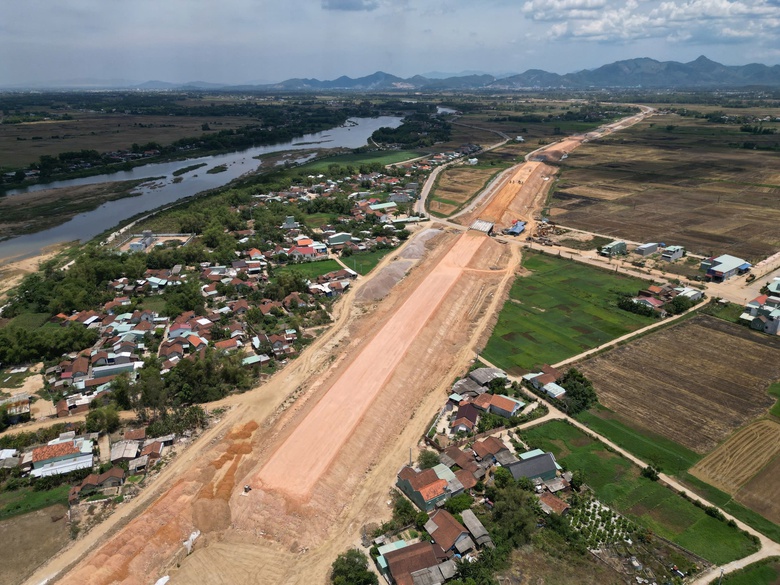 B&igrave;nh Định kiến nghị mở th&ecirc;m n&uacute;t giao, đường kết nối để ph&aacute;t huy hiệu quả cao tốc- Ảnh 3.