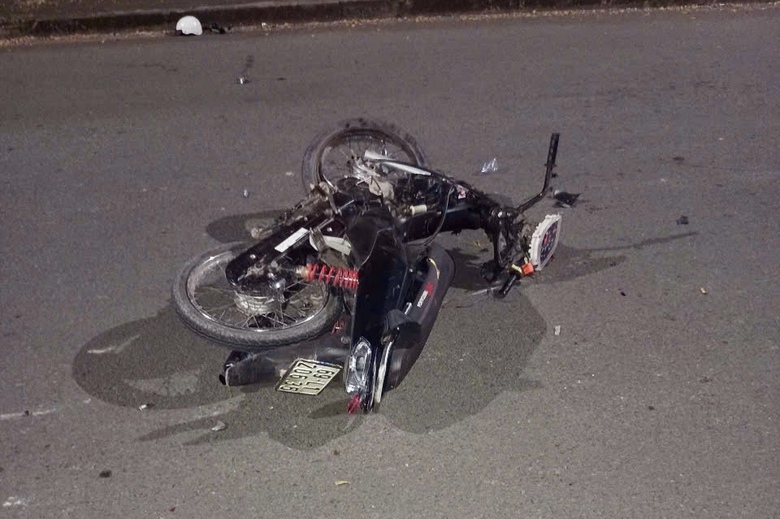 Hai xe m&aacute;y va chạm trong khu c&ocirc;ng nghiệp, hai người trọng thương- Ảnh 1.