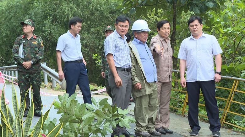 Nỗ lực khắc phục sạt lở, sớm thông xe các tuyến quốc lộ qua Quảng Ngãi- Ảnh 3. Nỗ lực khắc phục sạt lở, sớm thông xe các tuyến quốc lộ qua Quảng Ngãi- Ảnh 3.