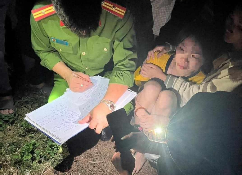 Bốn người cùng nhà tử vong trong vụ tai nạn ở Chương Mỹ- Ảnh 2. Bốn người cùng nhà tử vong trong vụ tai nạn ở Chương Mỹ- Ảnh 2.