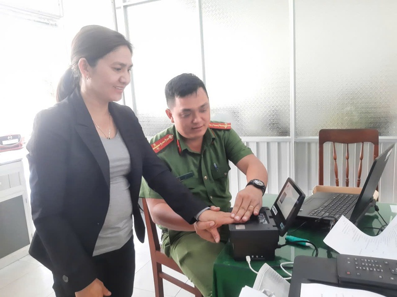 Quảng Ng&atilde;i đẩy mạnh x&acirc;y dựng c&ocirc;ng d&acirc;n số tr&ecirc;n ứng dụng VNeID- Ảnh 3.