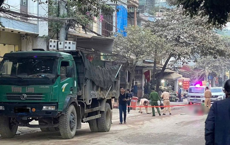 Hiện trường vụ tai nạn khiến người đi xe máy tử vong. Hiện trường vụ tai nạn khiến người đi xe máy tử vong.