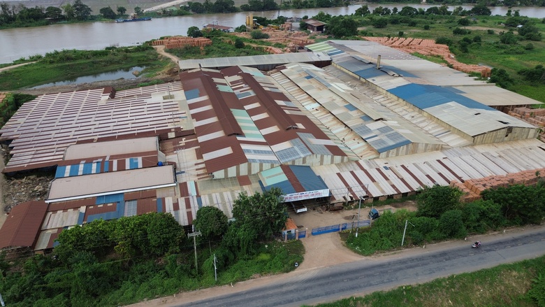 Hiện trường khai th&aacute;c tr&aacute;i ph&eacute;p 875.000m3 đất của C&ocirc;ng ty X&acirc;y lắp An Giang- Ảnh 1.