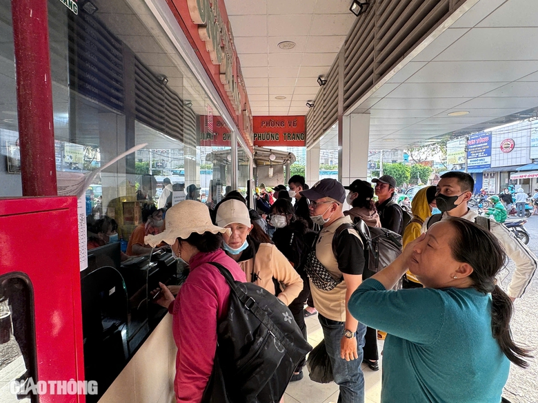 Gi&aacute; v&eacute; xe Tết tại c&aacute;c bến ở TP.HCM thế n&agrave;o?- Ảnh 1.