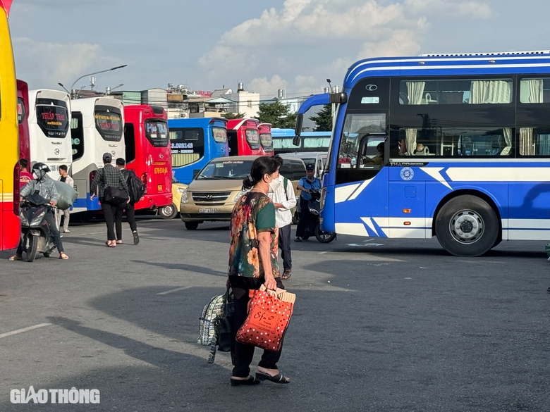 Gi&aacute; v&eacute; xe Tết tại c&aacute;c bến ở TP.HCM thế n&agrave;o?- Ảnh 2.